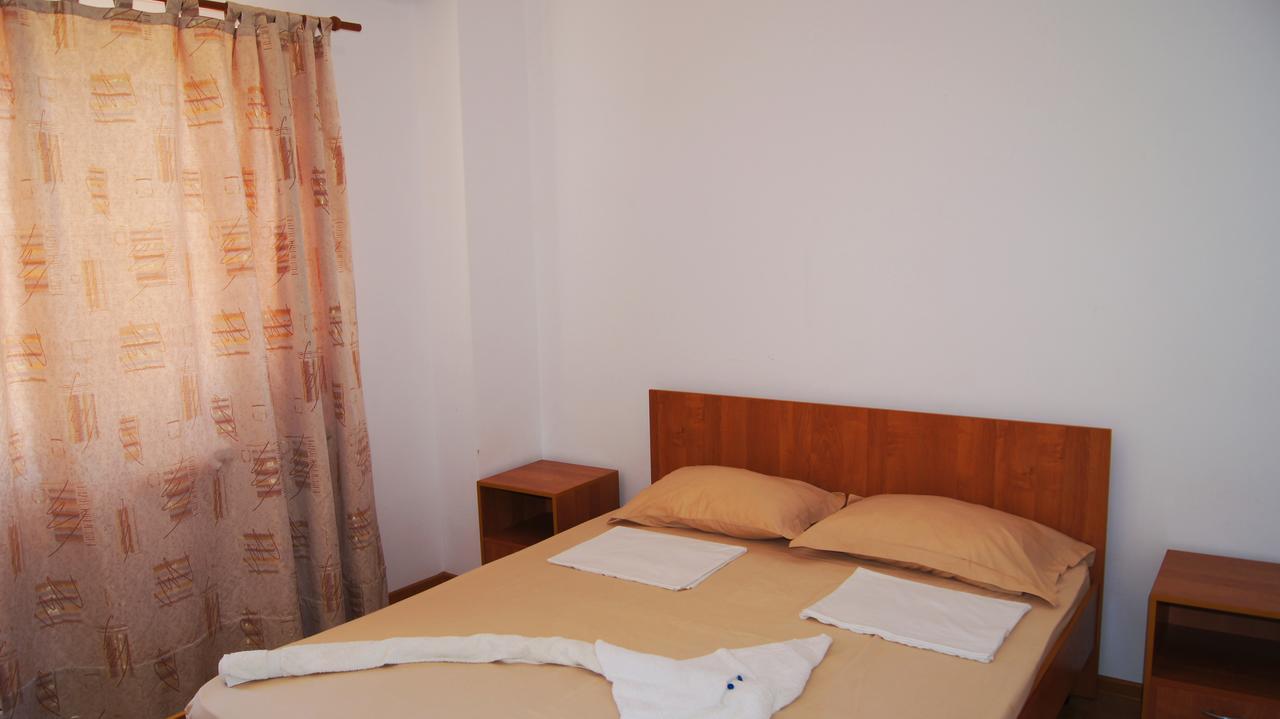Hotel Sharmat Pitsunda Exterior foto