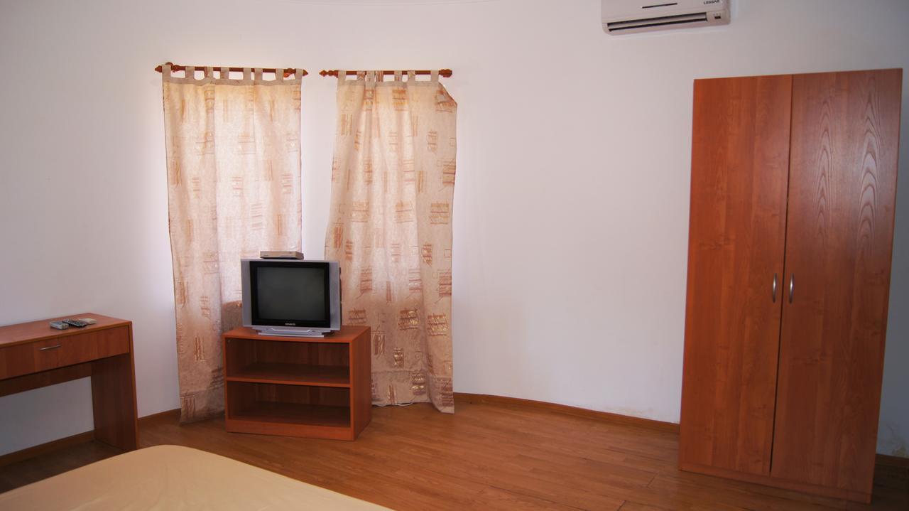 Hotel Sharmat Pitsunda Exterior foto